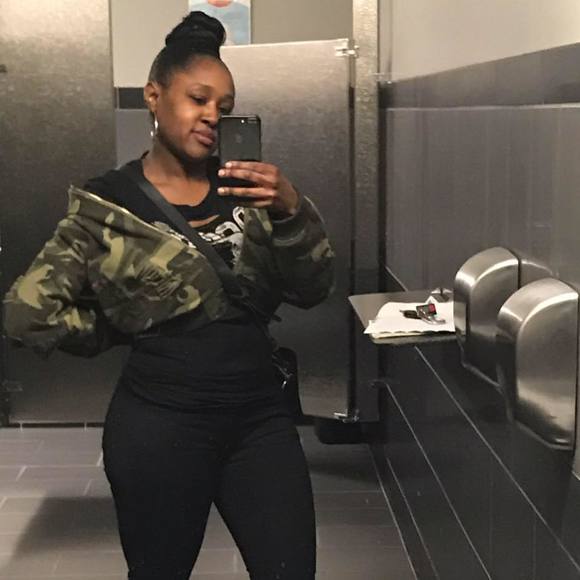 Meet your Posher, Steph - Picture 1 of 1